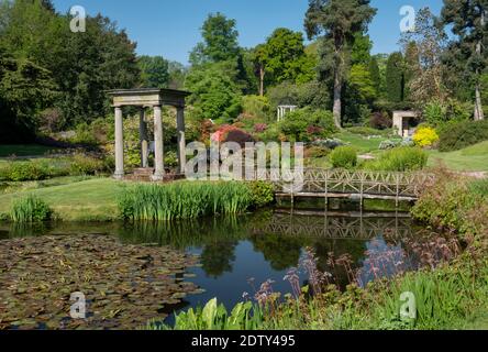 Der Tempelgarten im Frühling, Cholmondeley Castle, Cholmondeley, Cheshire, England, Großbritannien Stockfoto