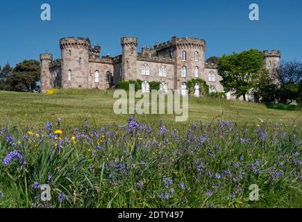 Cholmondeley Castle im Frühjahr, Cholmondeley, Cheshire, England, Großbritannien Stockfoto