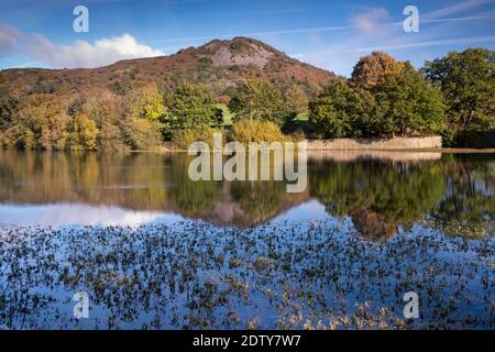 TEGG’s Nose and Bottoms Reservoir im Herbst, Langley, in der Nähe von Macclesfield, Cheshire, England, Großbritannien Stockfoto