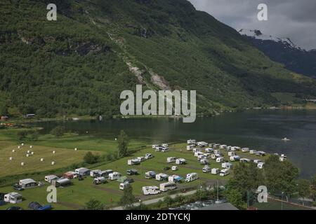 Geiranger, Norwegen - 24. Juni 2017: Geiranger Fjord, schöne Natur Norwegen. Es ist eine 15 Kilometer (9.3 Meilen) lange Abzweigung von der Sunnylvsfjorden, whi Stockfoto