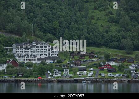 Geiranger, Norwegen - 24. Juni 2017: Geiranger Fjord, schöne Natur Norwegen. Es ist eine 15 Kilometer (9.3 Meilen) lange Abzweigung von der Sunnylvsfjorden, whi Stockfoto