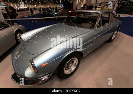 Drei Viertel Vorderansicht eines 1967, Ferrari 330 GTC, auf der London Classic Car Show 2016 zu sehen Stockfoto