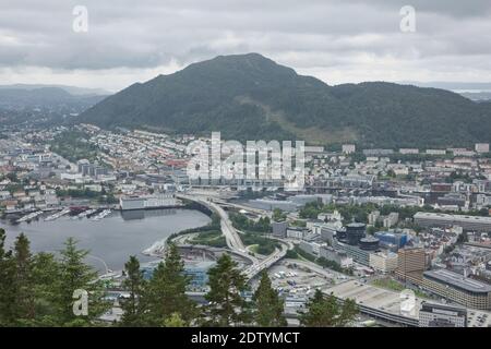 Blick auf Bergen City vom Mount Floyen, Floyen ist einer der Stadt Bergen in Bergen, Hordaland, Norwegen, und eines der beliebtesten touristischen Stadt an Stockfoto