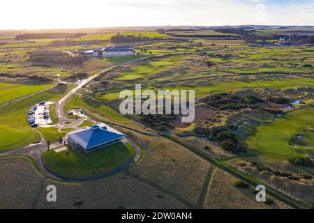 Luftaufnahme des Fairmont St Andrews Links Golfplatz außerhalb von St Andrews in Fife, Schottland, Großbritannien Stockfoto