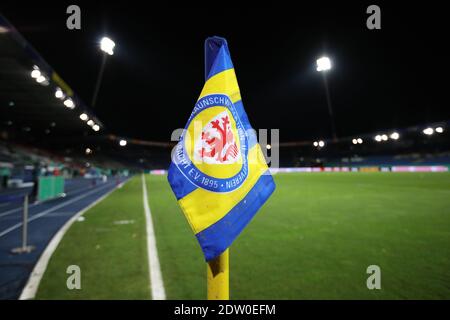 Stadt Braunschweig, Deutschland. 22. Dez, 2020. firo: 22.12.2020 Fußball, DFB-Pokal, 2. Runde, Saison 2020/2021, Eintracht Braunschweig (Braunschweig) - BVB, Borussia Dortmund Eckflagge mit Logo Braunschweig Quelle: dpa/Alamy Live News Stockfoto