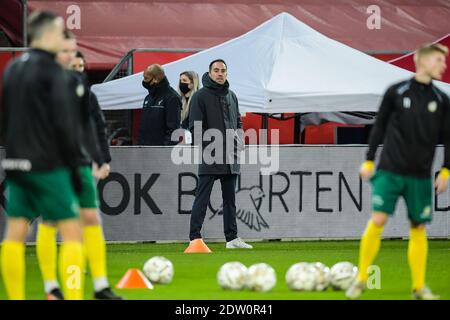 UTRECHT, NIEDERLANDE - DEZEMBER 19: Trainer Sjors Ultee von Fortuna Sittard beobachtet das Aufwärmen während des niederländischen Eredivisie-Spiels zwischen FC U Stockfoto
