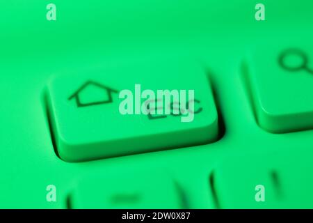 Nahaufnahme einer grün markierten Escape-Taste auf Eine Computertastatur Stockfoto