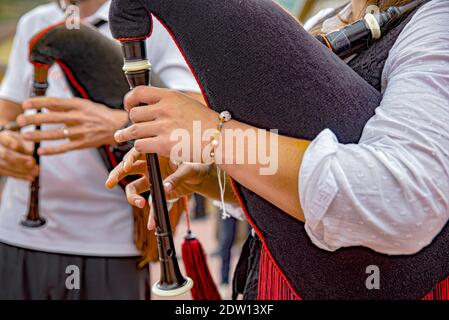 Dudelsack pro Person bei einer Party Stockfoto