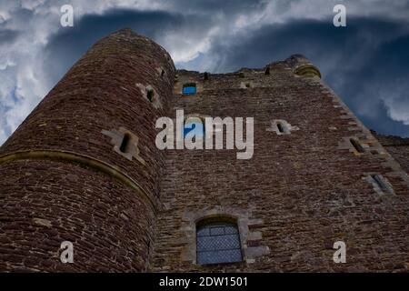 Doune Castle ist eine mittelalterliche Festung in der Nähe des Dorfes Doune im Zentrum Schottlands. Es liegt nordwestlich von Stirling. Stockfoto