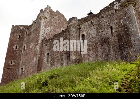 Doune Castle ist eine mittelalterliche Festung in der Nähe des Dorfes Doune im Zentrum Schottlands. Es liegt nordwestlich von Stirling. Stockfoto