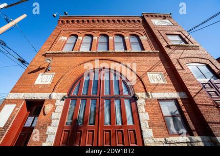 Atlanta GA historische Feuerwache Nummer 6 rotes Ziegelgebäude Am blauen Himmel Stockfoto