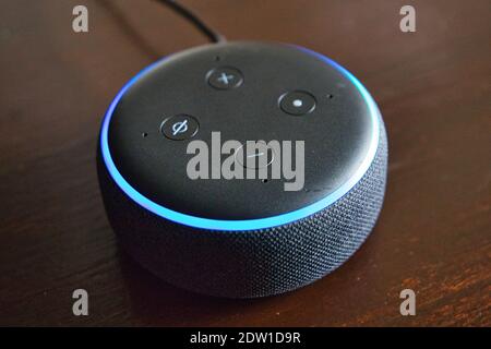 Amazon Echo Dot Alexa Stockfoto