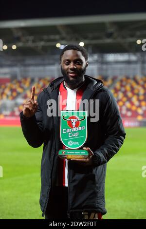 Brentford, Großbritannien. Dezember 2020. Brentford Torschütze Josh Dasilva nach dem Carabao Cup Sieg gegen Newcastle United im Brentford Community Stadium, Brentford Bild von Mark Chapman/Focus Images/Sipa USA ? 22/12/2020 Credit: SIPA USA/Alamy Live News Stockfoto