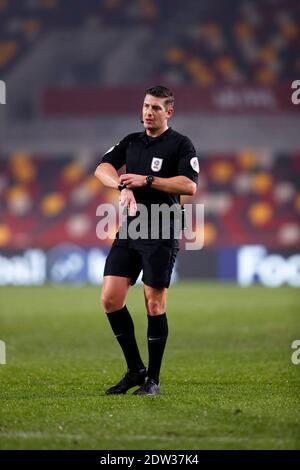 Brentford Community Stadium, London, Großbritannien. Dezember 2020. Englisch Football League Cup Football, Carabao Cup, Brentford FC versus Newcastle United; Schiedsrichter Robert Jones Kredit: Action Plus Sports/Alamy Live News Stockfoto