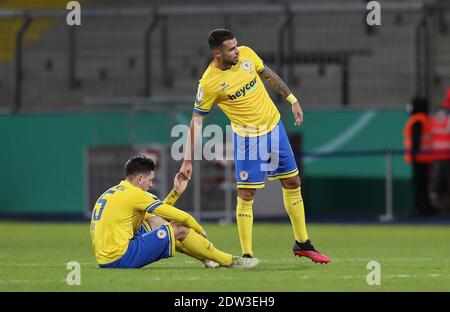 Stadt Braunschweig, Deutschland. 22. Dez, 2020. firo: 22.12.2020 Fußball, DFB-Pokal, 2. Runde, Saison 2020/2021, Eintracht Braunschweig (Braunschweig) - BVB, Borussia Dortmund Enttauschung Braunschweig, BAR und ZIEGELE Quelle: dpa/Alamy Live News Stockfoto