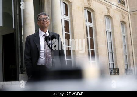 Bill Gates, Mitbegründer des Microsoft-Unternehmens und Mitbegründer der Bill und Melinda Gates Fondation, antwortet auf die Medien nach seinem Treffen mit Präsident Francois Hollande im Elysee-Präsidentenpalast in Paris, Frankreich, am 1. April 2014. Foto von Stephane Lemouton/ABACAPRESS.COM Stockfoto