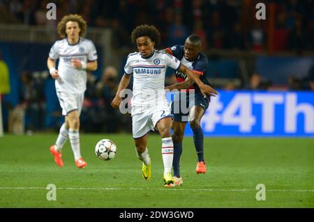 Blaise Matuidi von PSG kämpft gegen Chelsea's Willian während des UEFA Champions League Viertelfinals des ersten Fußballspiels der Etappe, Paris Saint-Germain gegen Chelsea FC im Parc-des-Princes Stadion in Paris, Frankreich am 2. April 2014. Paris gewann 3:1. Foto von Henri Szwarc/ABACAPRESS.COM Stockfoto