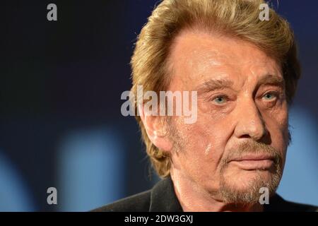 Datei Foto : Johnny Hallyday besucht am 2. April 2014 das 6. Festival International du Film Policier in Beaune, Frankreich. Frankreichs größter Rockstar Johnny Hallyday ist an Lungenkrebs gestorben, sagt seine Frau. Er war 74 Jahre alt. Der Sänger - richtiger Name Jean-Philippe Smet - verkaufte etwa 100 Millionen Platten und spielte in einer Reihe von Filmen. Foto von Nicolas Gouhier/ABACAPRESS.COM Stockfoto