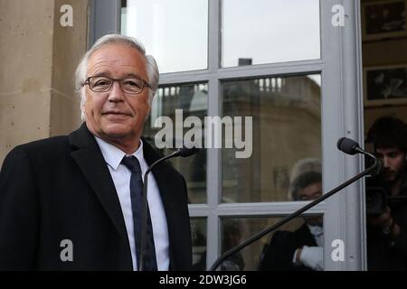 Der neu ernannte französische Arbeitsminister Francois Rebsamen kommt am 3. April 2014 zu seiner Übergabezeremonie im französischen Ministerium in Paris an. Foto von Stephane Lemouton/ABACAPRESS.COM Stockfoto