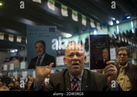 Algerier, die am 05. April 2014 bei der Wahlkampfveranstaltung von Ali Benflis in Tipaza, Algerien, anwesend waren. Foto von Ammi Louiza/ABACAPRESS.COM Stockfoto