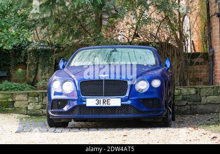 Luxus blauen Bentley Auto geparkt Stockfoto