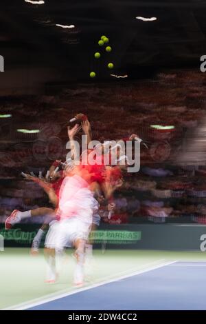 Der Schweizer Roger Federer in Aktion während des Davis Cup Halbfinales 2014 Swiss gegen Kasachstan in Genf, Schweiz am 2. April 2014. Foto von Loona/ABACAPRESS.COM Stockfoto