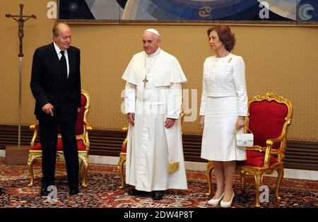 Papst Franziskus traf König Juan Carlos und Königin Sofia von Spanien während einer privaten Audienz im Vatikan am 28. April 2014. Foto von ABACAPRESS.COM Stockfoto