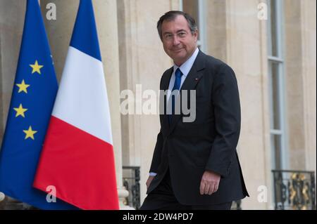 Martin Bouygues, CEO der Bouygues Gruppe, kommt am 28. April 2014 in einem Renault-Elektroauto "ZOE" im Elysee Palace in Paris an. Der deutsche Industriegigant Siemens entscheidet nach Gesprächen mit dem französischen Präsidenten Francois Hollande am 28. April über eine mögliche Ausschreibung für den französischen Ingenieurkonzern Alstom über "So bald wie möglich". Foto von Christophe Guibbaud/ABACAPRESS.COM Stockfoto