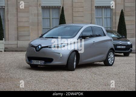 Martin Bouygues, CEO der Bouygues Gruppe, kommt am 28. April 2014 in einem Renault-Elektroauto "ZOE" im Elysee Palace in Paris an. Der deutsche Industriegigant Siemens entscheidet nach Gesprächen mit dem französischen Präsidenten Francois Hollande am 28. April über eine mögliche Ausschreibung für den französischen Ingenieurkonzern Alstom über "So bald wie möglich". Foto von Christophe Guibbaud/ABACAPRESS.COM Stockfoto