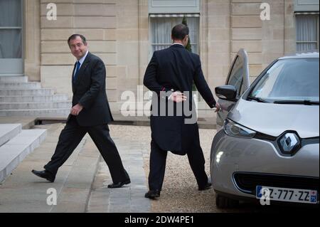 Martin Bouygues, CEO der Bouygues Gruppe, kommt am 28. April 2014 in einem Renault-Elektroauto "ZOE" im Elysee Palace in Paris an. Der deutsche Industriegigant Siemens entscheidet nach Gesprächen mit dem französischen Präsidenten Francois Hollande am 28. April über eine mögliche Ausschreibung für den französischen Ingenieurkonzern Alstom über "So bald wie möglich". Foto von Christophe Guibbaud/ABACAPRESS.COM Stockfoto