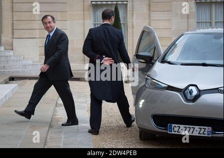 Martin Bouygues, CEO der Bouygues Gruppe, kommt am 28. April 2014 in einem Renault-Elektroauto "ZOE" im Elysee Palace in Paris an. Der deutsche Industriegigant Siemens entscheidet nach Gesprächen mit dem französischen Präsidenten Francois Hollande am 28. April über eine mögliche Ausschreibung für den französischen Ingenieurkonzern Alstom über "So bald wie möglich". Foto von Christophe Guibbaud/ABACAPRESS.COM Stockfoto
