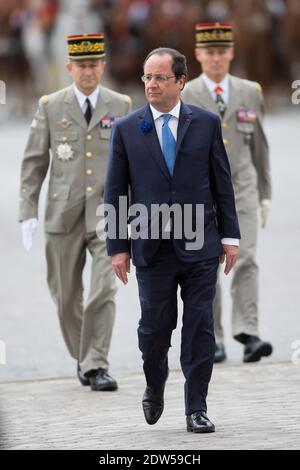 Der französische Präsident Francois Hollande im Rahmen einer Zeremonie anlässlich des 69. Jahrestages des Endes des Zweiten Weltkriegs am 8. Mai 2014 in Paris, Frankreich, am Arc de Triomphe. Foto von Romuald Meigneux/Pool/ABACAPRESS.COM Stockfoto