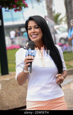 Exklusiv - Ayem Nour posiert während der Aufnahme ihrer Show L'?il D'Ayem auf der Croisette im Rahmen der 67. Filmfestspiele von Cannes in Cannes, Frankreich am 13. Mai 2014. Foto von Nicolas Briquet/ABACAPRESS.COM Stockfoto