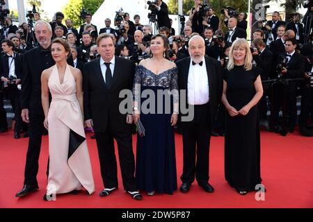 Die Produzentin Georgina Lowe, der Regisseur Mike Leigh, die Schauspieler Marion Bailey, Timothy Spall und Dorothy Atkinson bei der MR Turner-Vorführung und der Party Girl-Vorführung, die am 15. Mai 2014 im Palais des Festivals in Cannes, Frankreich, im Rahmen der 67. Filmfestspiele von Cannes stattfand. Foto von Nicolas Briquet/ABACAPRESS.COM Stockfoto