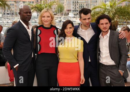 Regisseur Dean DeBlois, Cate Blanchett, Jeffrey Katzenberg, America Ferrera, Kit Harington, Djimon Hounsou, Bonnie Arnold, Jay Baruchel posiert beim Fotocall für den Film Dragon 2, der am 16. Mai 2014 im Palais des Festivals in Cannes, Frankreich, im Rahmen der 67. Filmfestspiele von Cannes stattfand. Foto von Aurore Marechal/ABACAPRESS.COM Stockfoto