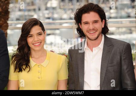 America Ferrera, Kit Harington posiert bei der Fotozelle für den Film Dragon 2, der am 16. Mai 2014 im Palais des Festivals in Cannes, Frankreich, im Rahmen der 67. Filmfestspiele von Cannes stattfand. Foto von Aurore Marechal/ABACAPRESS.COM Stockfoto