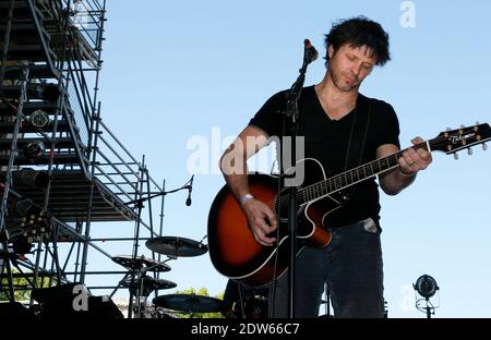 Noir Desir Ex-Frontmann Bertrand Cantat tritt mit seiner Band Detroit bei einem Konzert Eurock Ecologie zur Unterstützung der Ecologist Party Europe Ecologie-Les Verts in Bordeaux, Westfrankreich, am 17. Mai 2014 auf. Foto von Patrick Bernard/ABACAPRESS.COM Stockfoto