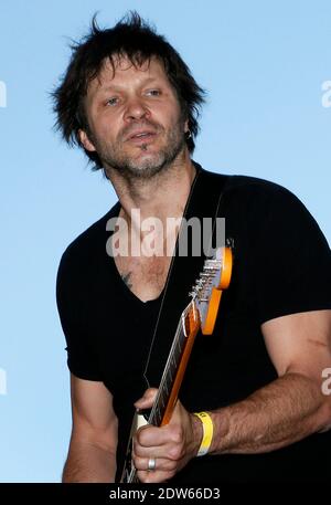 Noir Desir Ex-Frontmann Bertrand Cantat tritt mit seiner Band Detroit bei einem Konzert Eurock Ecologie zur Unterstützung der Ecologist Party Europe Ecologie-Les Verts in Bordeaux, Westfrankreich, am 17. Mai 2014 auf. Foto von Patrick Bernard/ABACAPRESS.COM Stockfoto