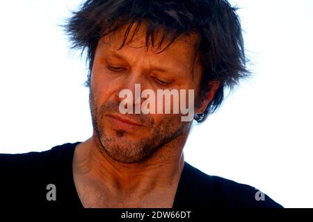 Noir Desir Ex-Frontmann Bertrand Cantat tritt mit seiner Band Detroit bei einem Konzert Eurock Ecologie zur Unterstützung der Ecologist Party Europe Ecologie-Les Verts in Bordeaux, Westfrankreich, am 17. Mai 2014 auf. Foto von Patrick Bernard/ABACAPRESS.COM Stockfoto