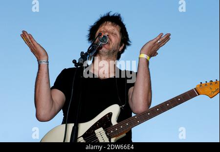Noir Desir Ex-Frontmann Bertrand Cantat tritt mit seiner Band Detroit bei einem Konzert Eurock Ecologie zur Unterstützung der Ecologist Party Europe Ecologie-Les Verts in Bordeaux, Westfrankreich, am 17. Mai 2014 auf. Foto von Patrick Bernard/ABACAPRESS.COM Stockfoto