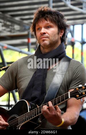 Noir Desir Ex-Frontmann Bertrand Cantat tritt mit seiner Band Detroit bei einem Konzert Eurock Ecologie zur Unterstützung der Ecologist Party Europe Ecologie-Les Verts in Bordeaux, Westfrankreich, am 17. Mai 2014 auf. Foto von Patrick Bernard/ABACAPRESS.COM Stockfoto