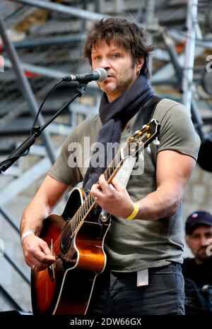Noir Desir Ex-Frontmann Bertrand Cantat tritt mit seiner Band Detroit bei einem Konzert Eurock Ecologie zur Unterstützung der Ecologist Party Europe Ecologie-Les Verts in Bordeaux, Westfrankreich, am 17. Mai 2014 auf. Foto von Patrick Bernard/ABACAPRESS.COM Stockfoto