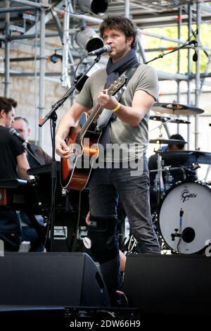 Noir Desir Ex-Frontmann Bertrand Cantat tritt mit seiner Band Detroit bei einem Konzert Eurock Ecologie zur Unterstützung der Ecologist Party Europe Ecologie-Les Verts in Bordeaux, Westfrankreich, am 17. Mai 2014 auf. Foto von Patrick Bernard/ABACAPRESS.COM Stockfoto