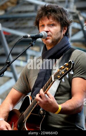 Noir Desir Ex-Frontmann Bertrand Cantat tritt mit seiner Band Detroit bei einem Konzert Eurock Ecologie zur Unterstützung der Ecologist Party Europe Ecologie-Les Verts in Bordeaux, Westfrankreich, am 17. Mai 2014 auf. Foto von Patrick Bernard/ABACAPRESS.COM Stockfoto