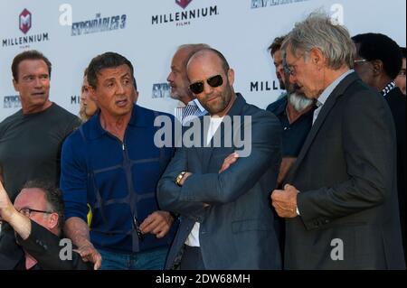 Die Darsteller, darunter Regisseur Patrick Hughes, Sylvester Stallone, Jason Statham, Harrison Ford, Wesley Snipes, Dolph Lundgren, Glen Powell, Randy Couture, Antonio Banderas, Arnold Schwarzenegger, Kellan Lutz und Natalie Burn, die bei der Fotoausstellung des Films Expendables 3 im Rahmen der 67. Internationalen Filmfestspiele Cannes in Cannes ankommen, Südfrankreich am 18. Mai 2014. Foto von Nicolas Genin/ABACAPRESS.COM Stockfoto