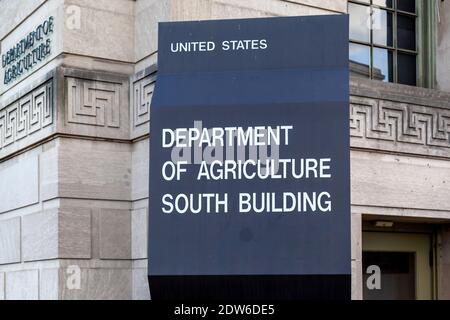 Schild des Landwirtschaftsministeriums der Vereinigten Staaten (USDA) vor dem Hauptquartier in Washington D.C. Stockfoto