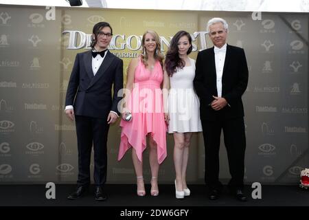 Yuefeng Song, Keely Hawkes, Jane Zhang und Bill Borden bei der Fotozelle für den Film Dragon Nest, der am 18. Mai 2014 im Plage Royale im Rahmen des 67. Cannes Film Festivals in Cannes, Frankreich, stattfand. Foto von Jerome Domine/ABACAPRESS.COM Stockfoto