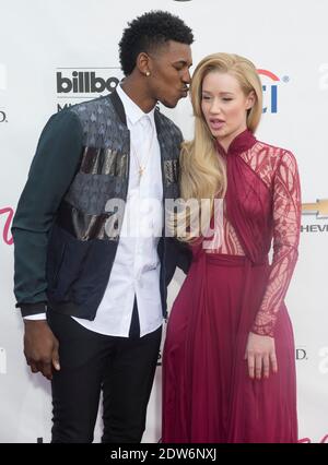 Der Plattenkünstler Iggy Azalea (L) und NBA-Spieler Nick Young kommen am 18. Mai 2014 bei den Billboard Music Awards 2014 in der MGM Grand Garden Arena in Las Vegas, NV, USA an. Foto von Kobby Dagan/ABACAPRESS.COM Stockfoto