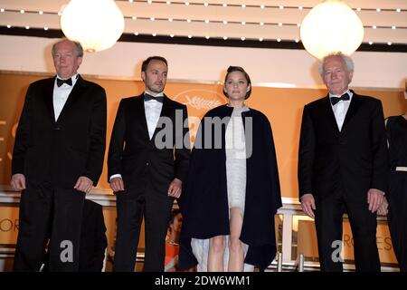 Jean-Pierre Dardenne, Luc Dardenne, Fabrizio Rongione, Marion Cotillard verlässt den Palais des Festivals nach der Vorführung des Films Deux Jours, Une Nuit im Rahmen der 67. Filmfestspiele von Cannes am 20. Mai 2014 in Cannes, Frankreich. Foto von Nicolas Briquet/ABACAPRESS.COM Stockfoto