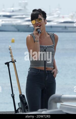 Lily Allen tritt am 21. Mai 2014 auf der Bühne von Canal + Set während der 67. Filmfestspiele von Cannes in Cannes, Südfrankreich, auf. Foto von ABACAPRESS.COM Stockfoto